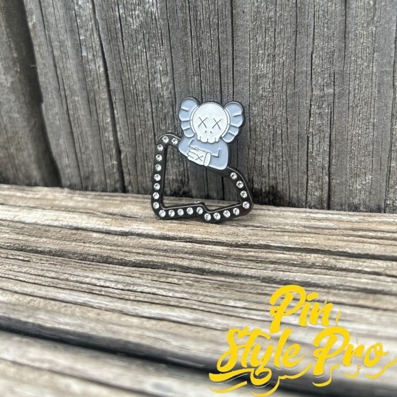 New Era Kaws Pin - Picture 1 of 1